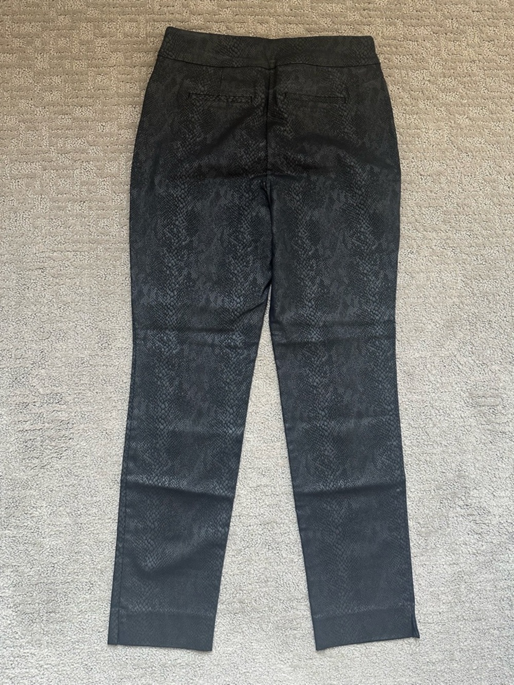Chico’s Snakeskin Print Pants Black Stretch Straight Leg Pull On Size 0R (US 4) - Picture 3 of 9